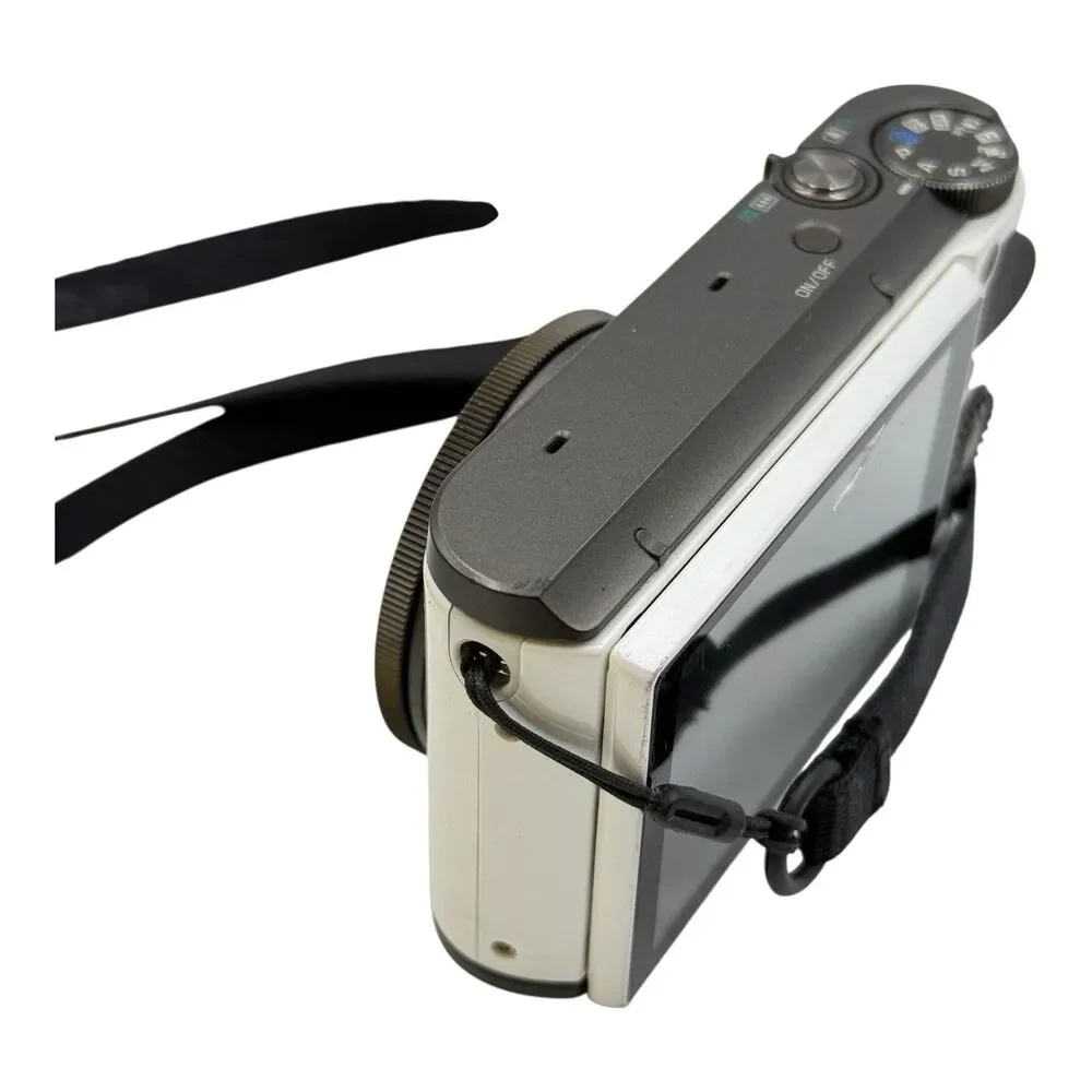 Casio Exilim EX-ZR3500 Digital Camera in White, Charger, Memory, Case ( See DES)